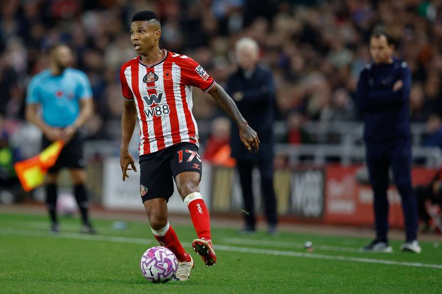 Reinildo satisfeito por regressar no empate do Sunderland com o Everton
