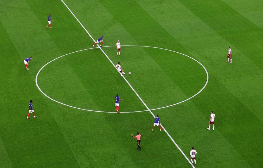 Il calcio d'inizio Il calcio d'inizio