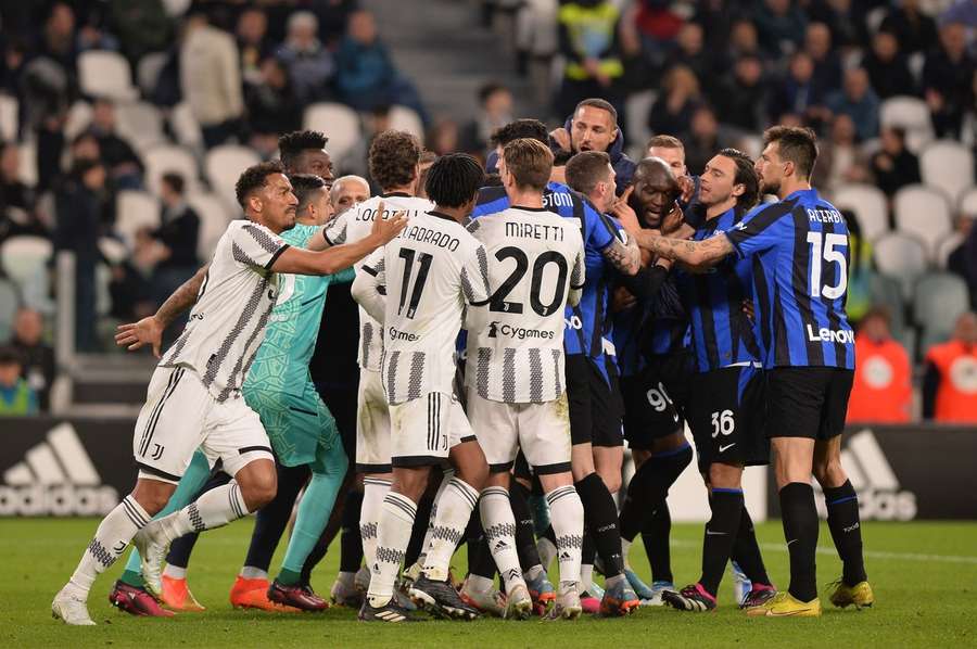 Juventus and Inter players fight after their match