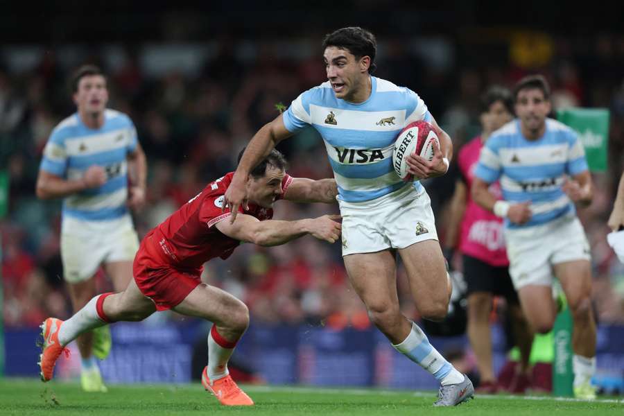 Argentina's Santiago Carreras in action with Wales' Tomos Williams Argentina's Santiago Carreras in action with Wales' Tomos Williams