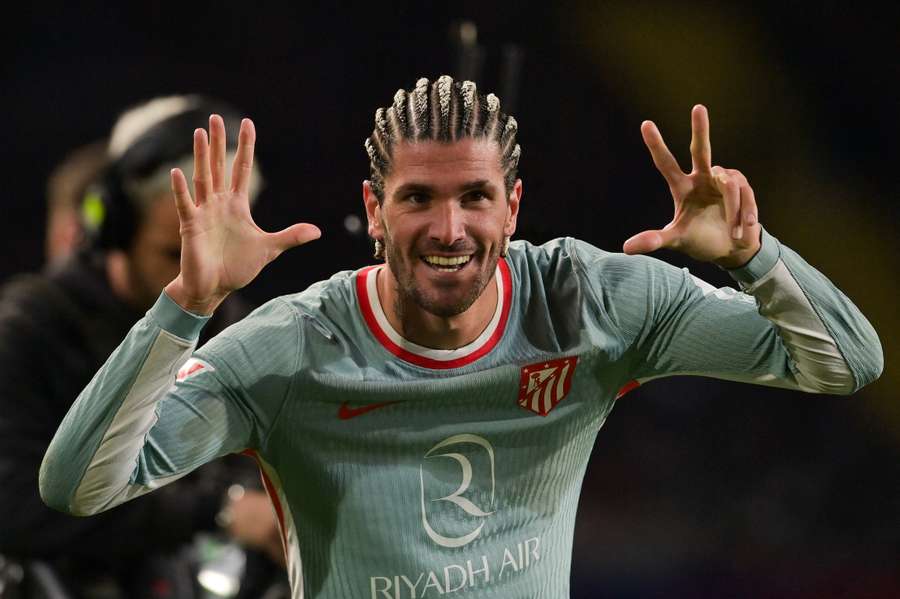 De Paul celebrates his goal