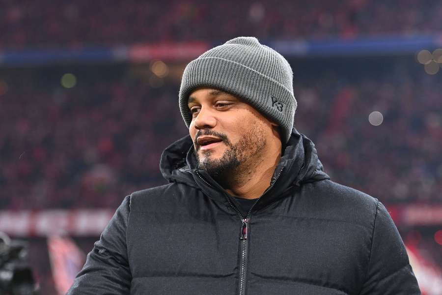 Vincent Kompany wird mit dem Trofee Raymond Goethals ausgezeichnet.