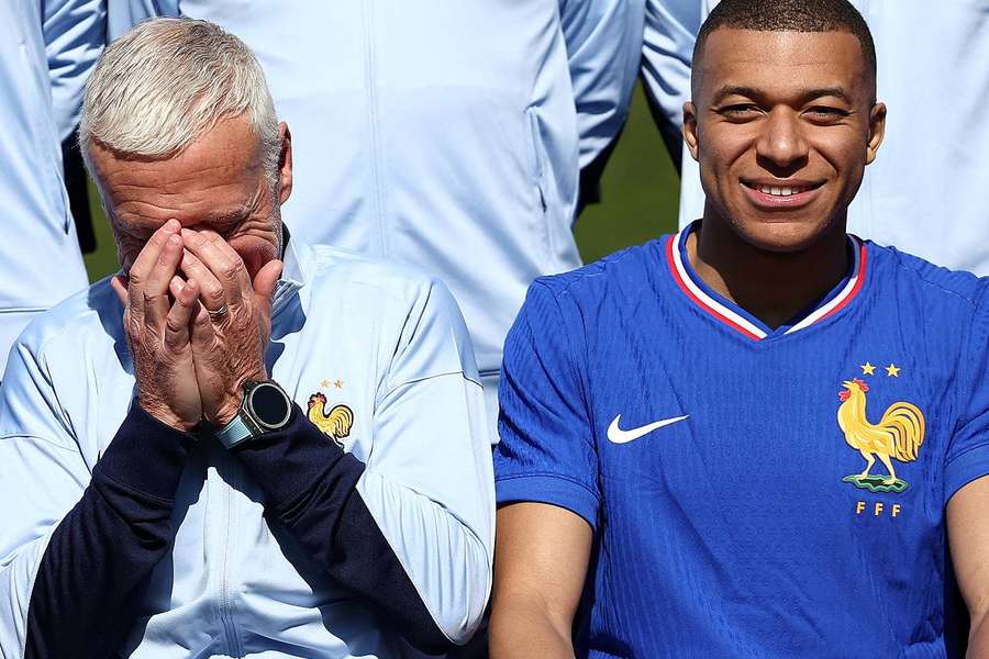 Didier Deschamps i Kylian Mbappé na oficjalnym zdjęciu reprezentacji Francji we wtorek. 