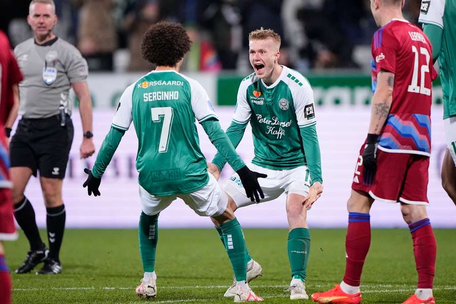 Viborg fejrer deres 1-1 mål.