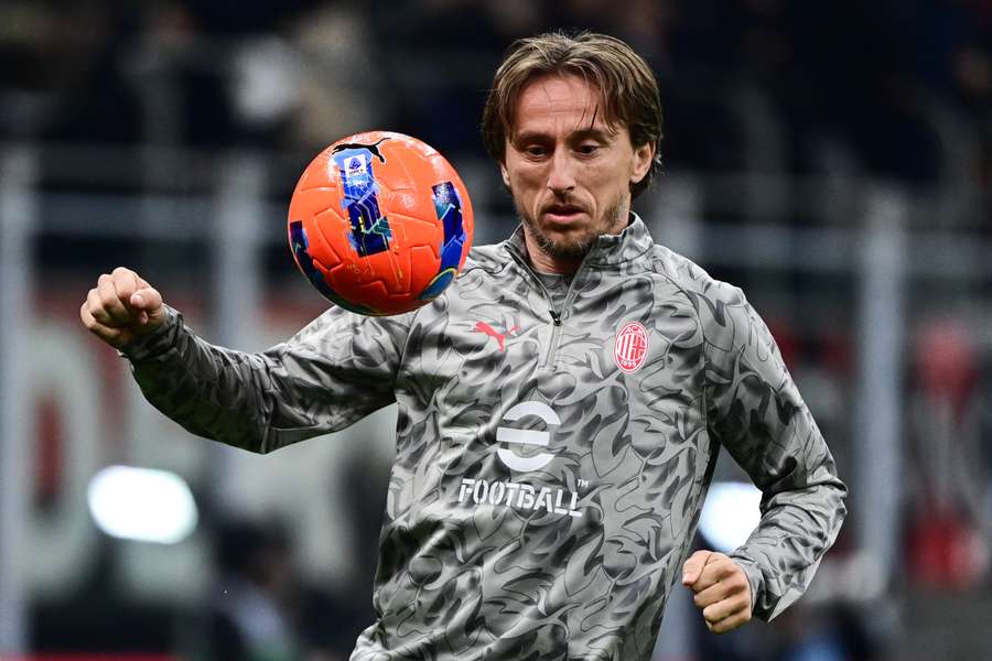 Modric, durante un calentamiento previo a un partido con el Milan