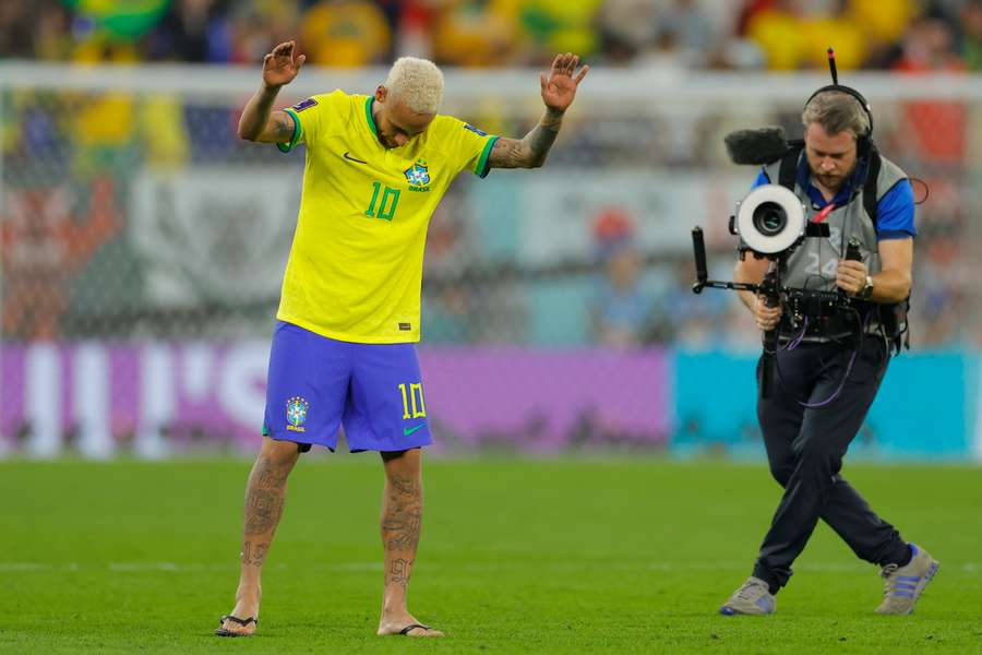 Neymar foi titular, jogou 80 minutos e marcou de penálti