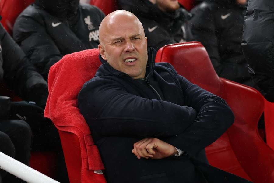 Arne Slot defendeu seu jogador e sua equipe após o jogo