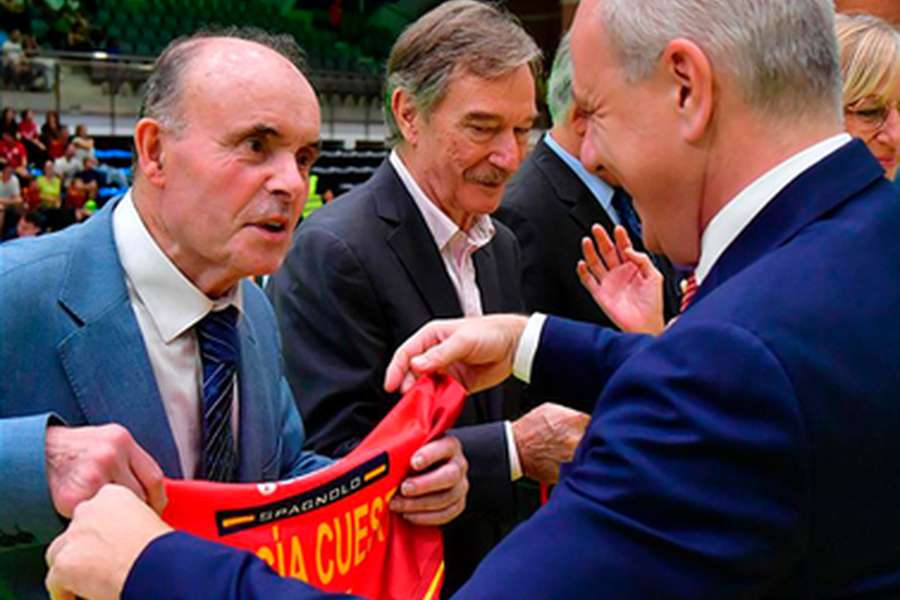 García Cuesta homenageado por Espanha