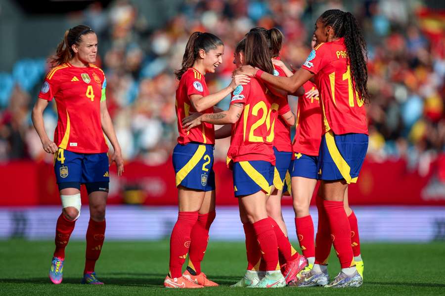 Las jugadoras del Barça celebran un gol.
