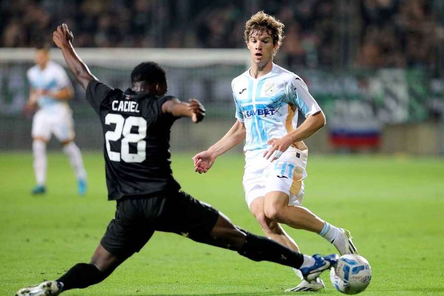 Gabriel Rukavina em ação pelo Rijeka Gabriel Rukavina em ação pelo Rijeka