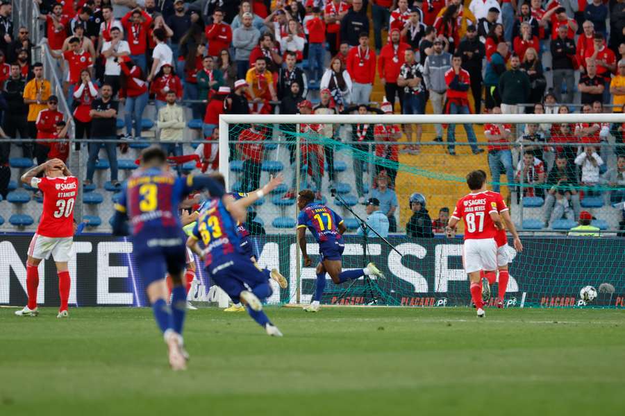 Abass festeja o golo diante do Benfica
