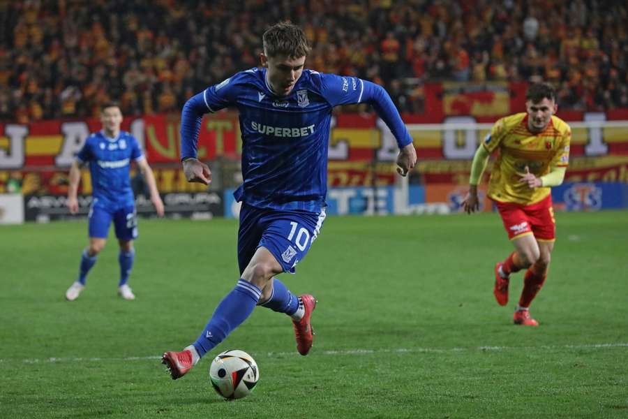 awodnik Jagiellonii Białystok Cezary Polak (P) i Patrik Walemark (L) z Lecha Poznań podczas meczu 25. kolejki Ekstraklasy. awodnik Jagiellonii Białystok Cezary Polak (P) i Patrik Walemark (L) z Lecha Poznań podczas meczu 25. kolejki Ekstraklasy.