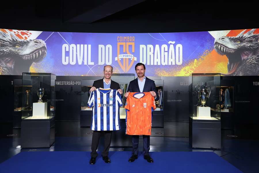 Ricardo Guimarães, presidente do Coimbra Sports, com André Villas-Boas, cartola dos Dragões