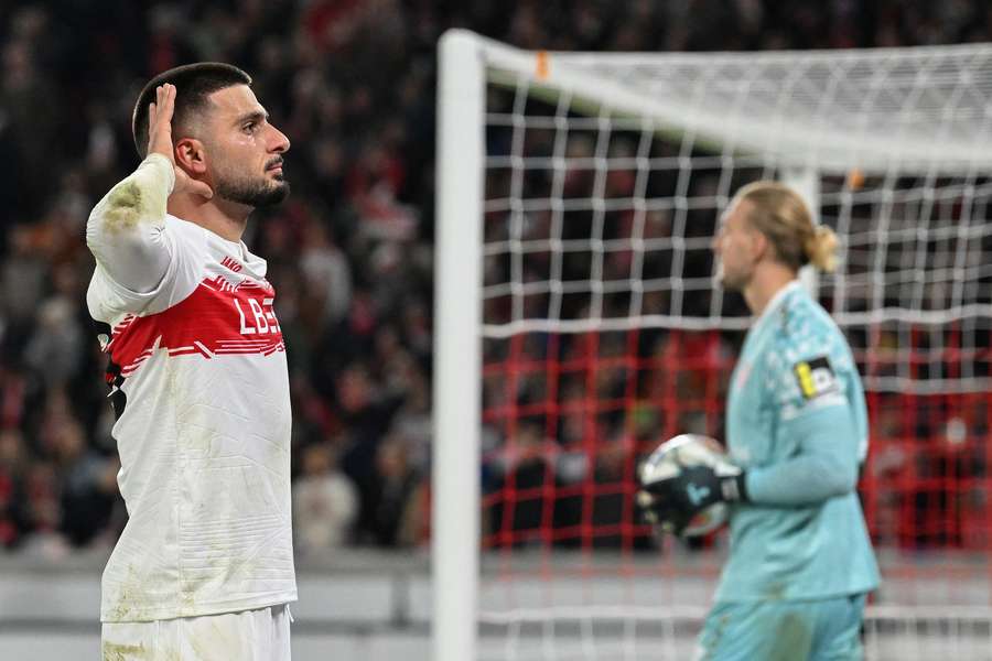 Stuttgart et Leverkusen enchaînent en Bundesliga et s'accrochent derrière le Bayern Stuttgart et Leverkusen enchaînent en Bundesliga et s'accrochent derrière le Bayern
