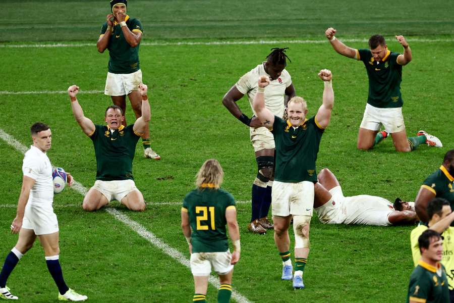 South Africa players celebrate victory 