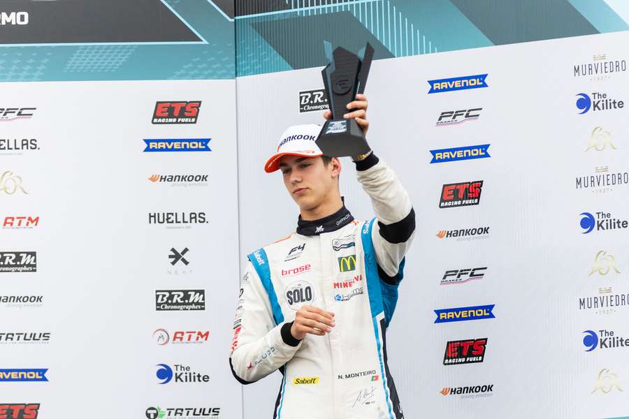 Noah Monteiro em Valência