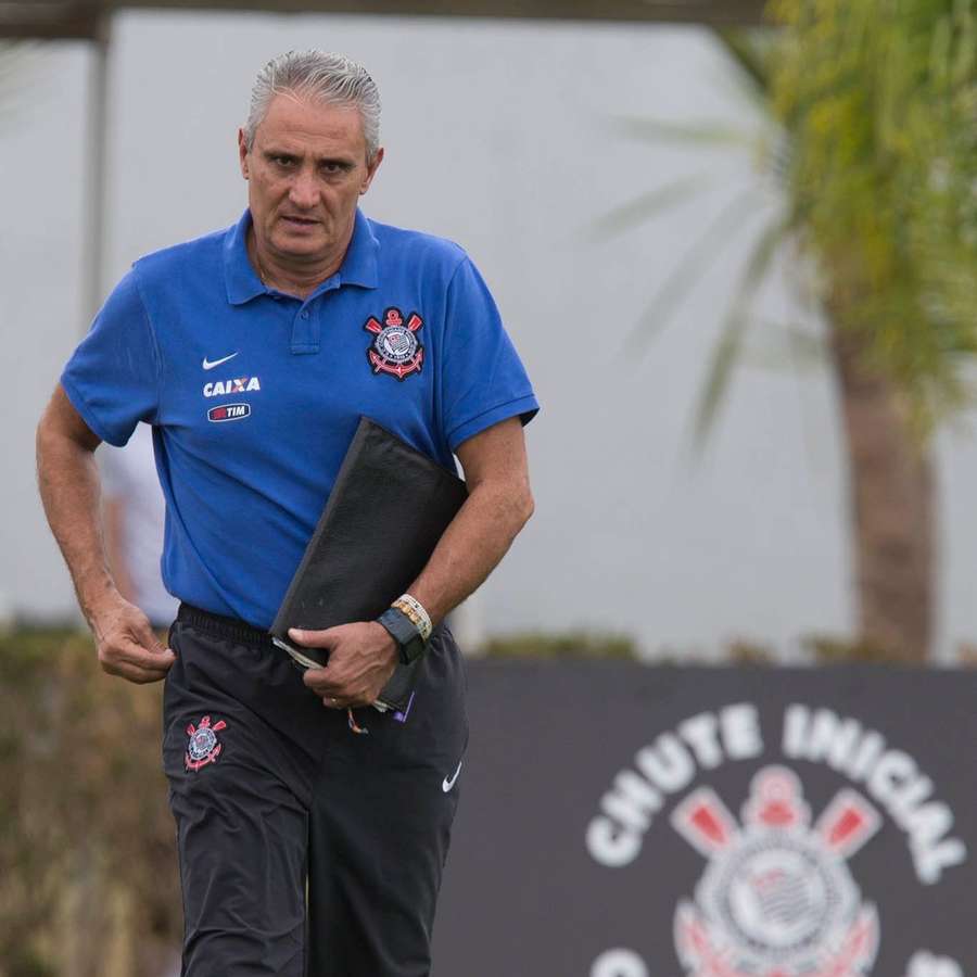 Tite comandou Corinthians pela última vez entre 2015 e 2016