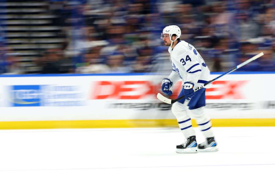 Auston Matthews feiert seinen Treffer für die Maple Leafs