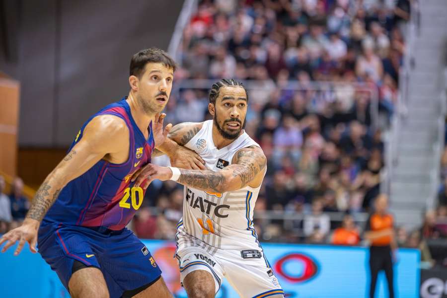 Nico Laprovittola, ante Otis Livingston Nico Laprovittola, ante Otis Livingston