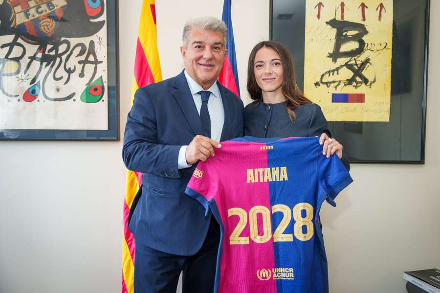 Aitana Bonmatí, junto a Joan Laporta