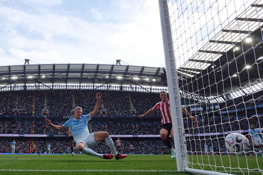 Haaland, marcando el último gol del partido Haaland, marcando el último gol del partido