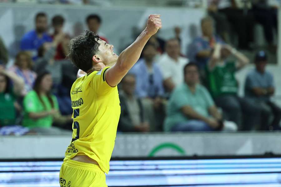 Rodrigo Monteiro bisou na partida