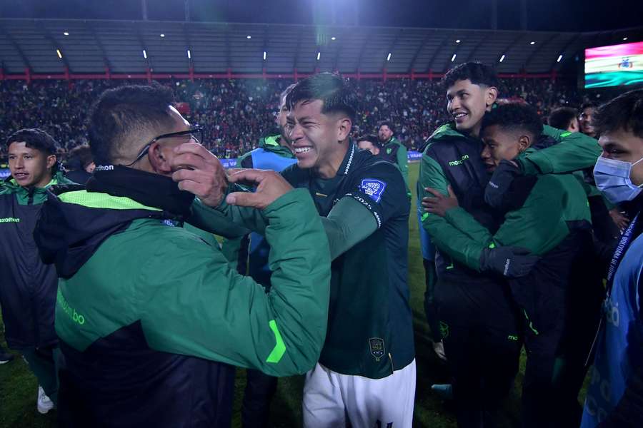 Les Boliviens célébrant leur victoire.