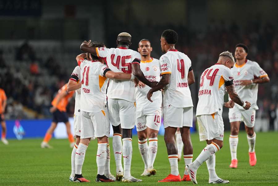 Victor Osimhen lesionou-se frente ao Basaksehir Victor Osimhen lesionou-se frente ao Basaksehir