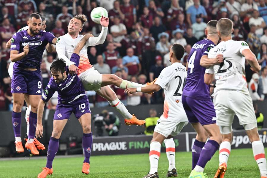 Jarrod Bowen and Luca Ranieri vie for the ball