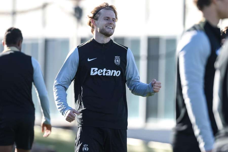 Hjulmand, capitão de equipa, no treino do Sporting