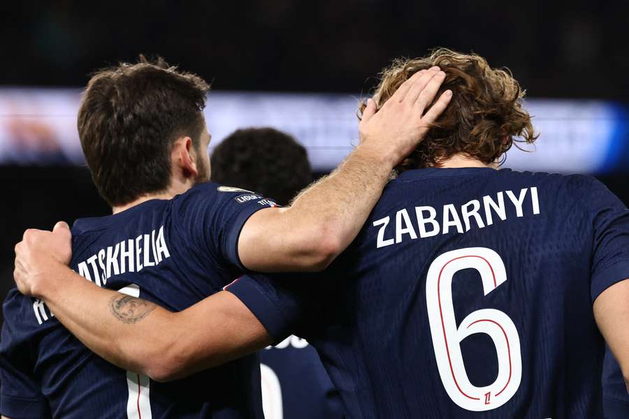 Os jogadores do PSG festejam um golo