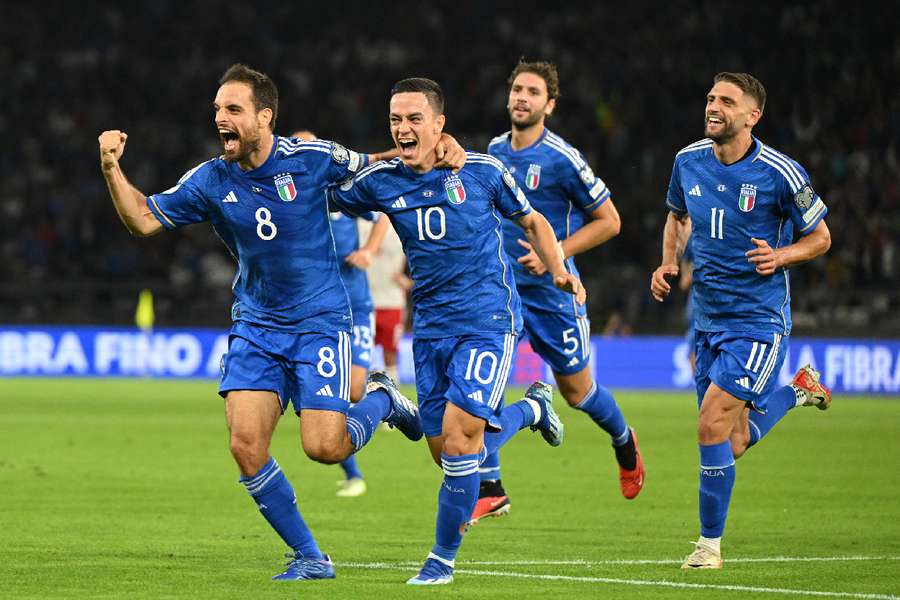 Italy celebrate against Malta