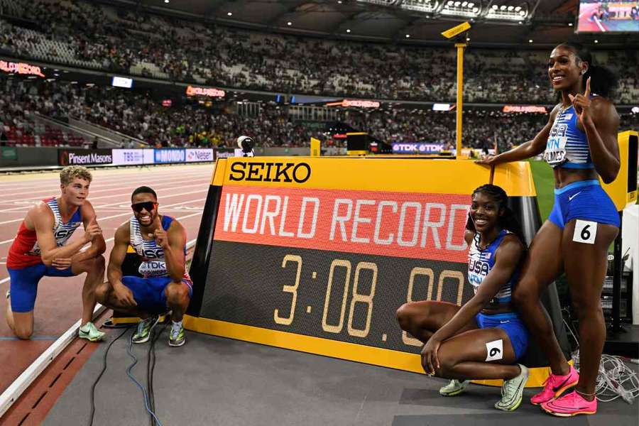 USA won a dramatic gold as the Netherlands crashed out next to the finishing line