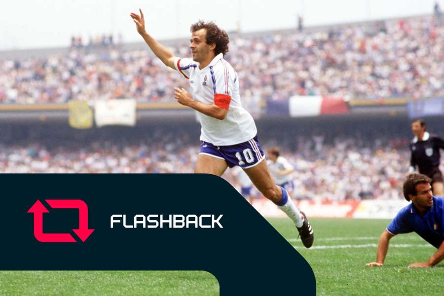 Michel Platini comemora um golo marcado pela França contra a Itália em 1986