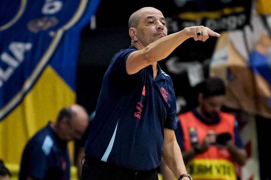 Sergio Hernández deixou o comando do Flamengo em comum acordo