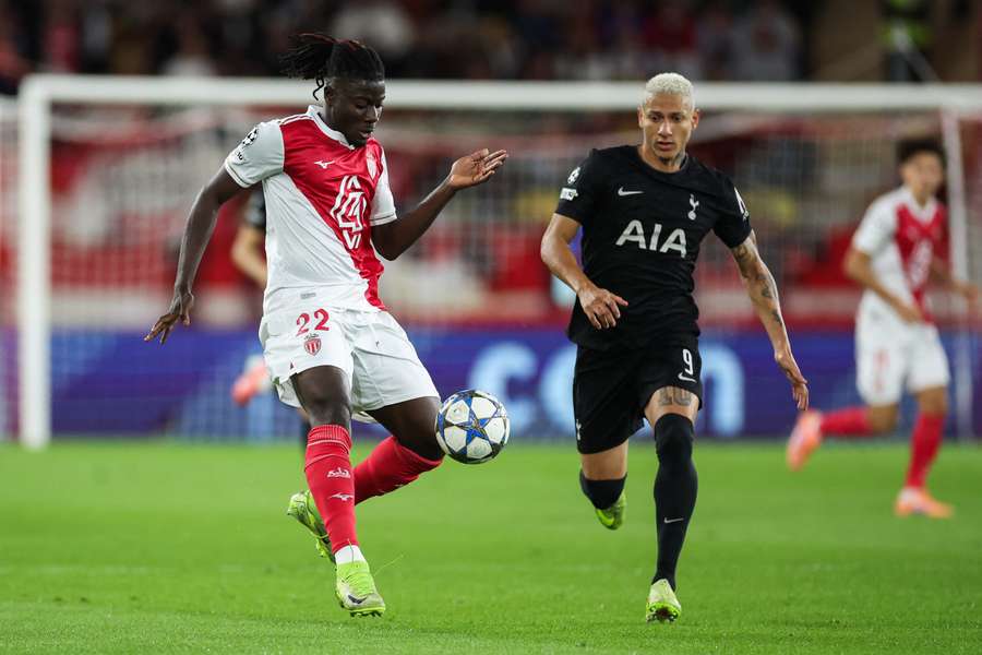 Tottenham, de Richalison (foto), não conseguiu superar defesa do Monaco