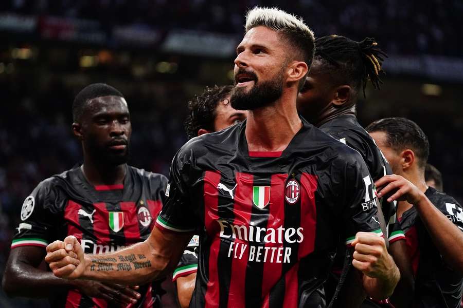 Giroud zajistil AC Milán tři body, Juventus prohrál s Benfikou a Chelsea opět ztratila