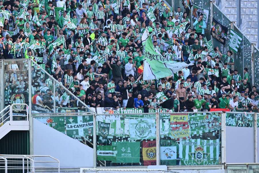 El Betis se queda sin afición en su primer partido como visitante en la Europa League