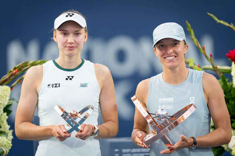 Elena Rybakina și Iga Swiatek după finala de la Toronto 2026