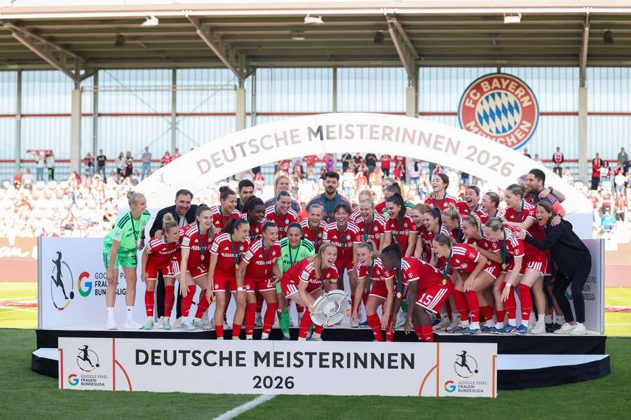 Die Bayern dominieren auch im Damenfußball die Bundesliga Die Bayern dominieren auch im Damenfußball die Bundesliga