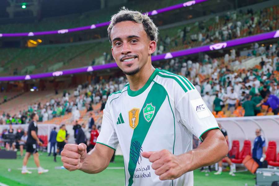 Ex-Flamengo, Matheus Gonçalves joga pelo Al-Ahli