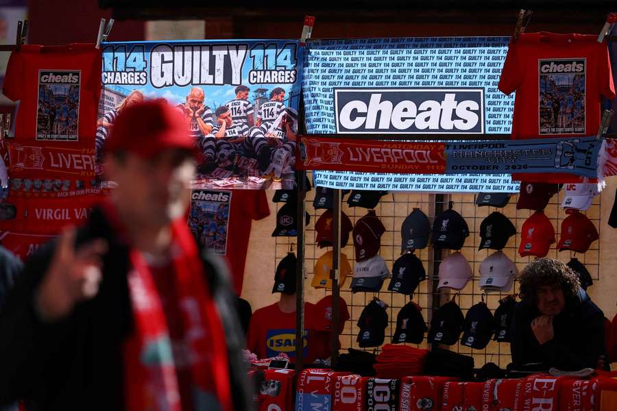 Os arredores de Anfield foram tomados por protestos