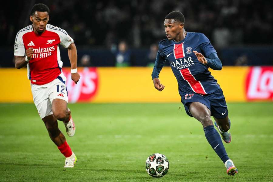 Arsenal's Jurrien Timber chases PSG's Nuno Mendes Arsenal's Jurrien Timber chases PSG's Nuno Mendes