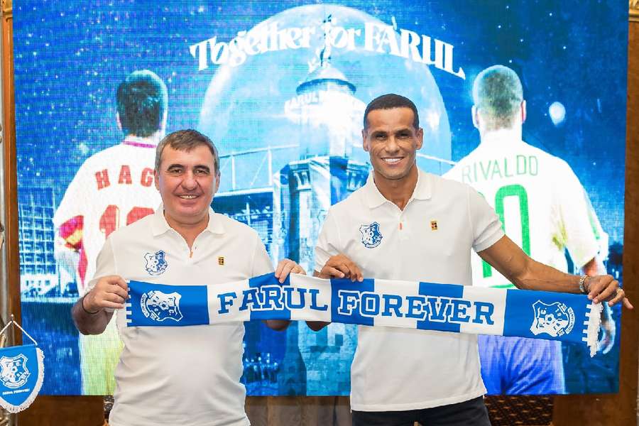 Hagi e Rivaldo, agora "sócios" no Farul Constanta