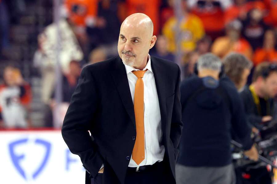 Rick Tocchet reacts to Philadelphia Flyers' 3-2 loss against the Carolina Hurricanes