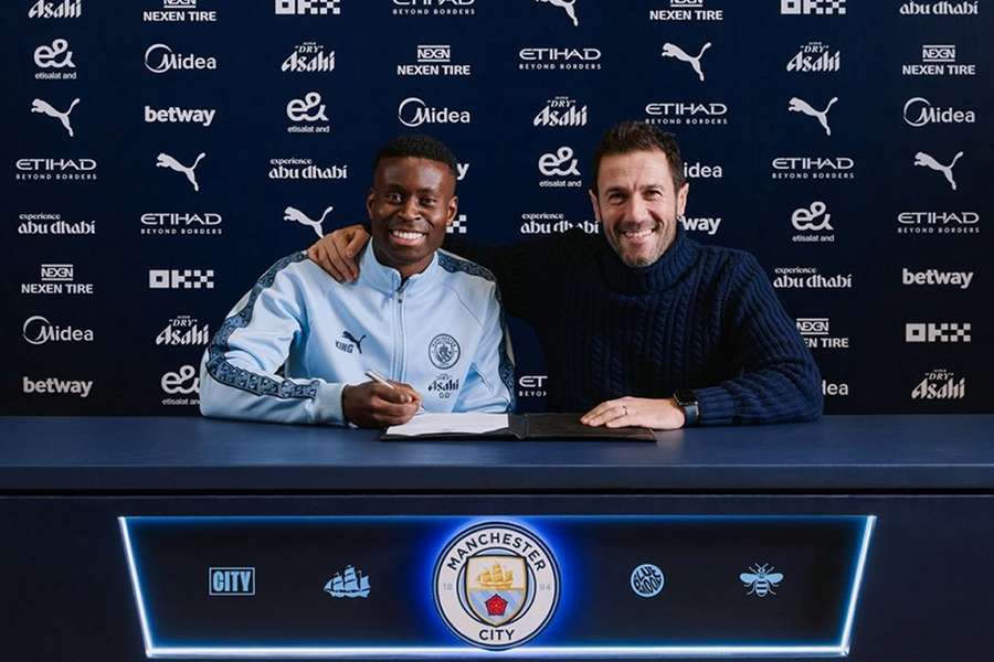 Hugo Viana com Marc Guehi