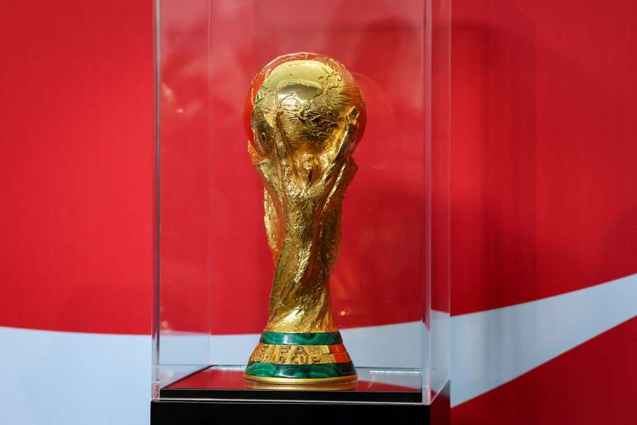 Le trophée de la Coupe du monde le 2 juin. Le trophée de la Coupe du monde le 2 juin.