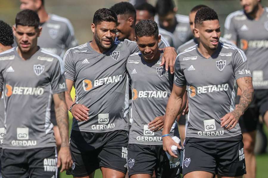 Hulk está de volta ao time depois de cumprir suspensão