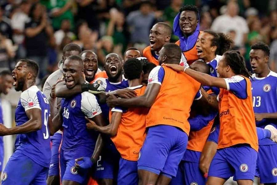 Jogadores do Haiti celebram classificação histórica