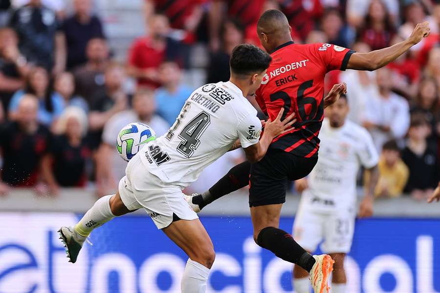 Corinthians sofreu 24 finalizações do Furacão